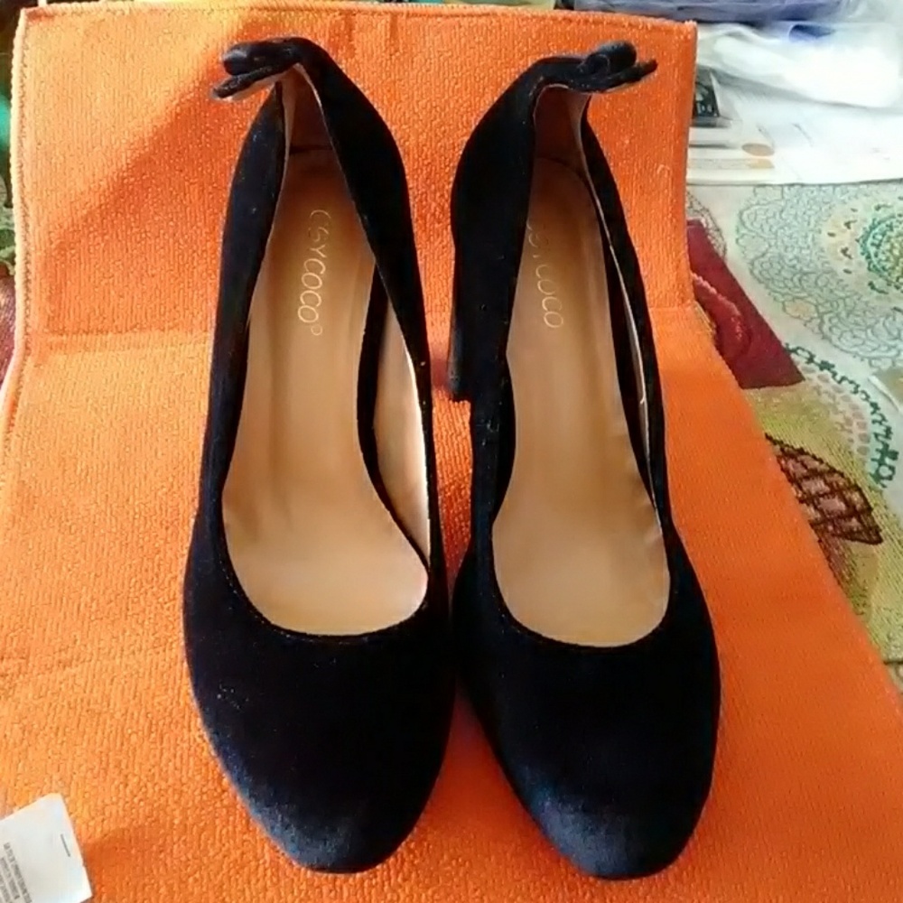 Shoes - Picture 3 of 6